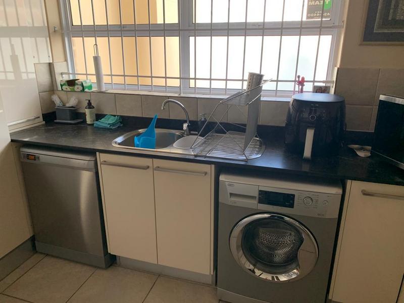 2 Bedroom Property for Sale in Sea Point Western Cape